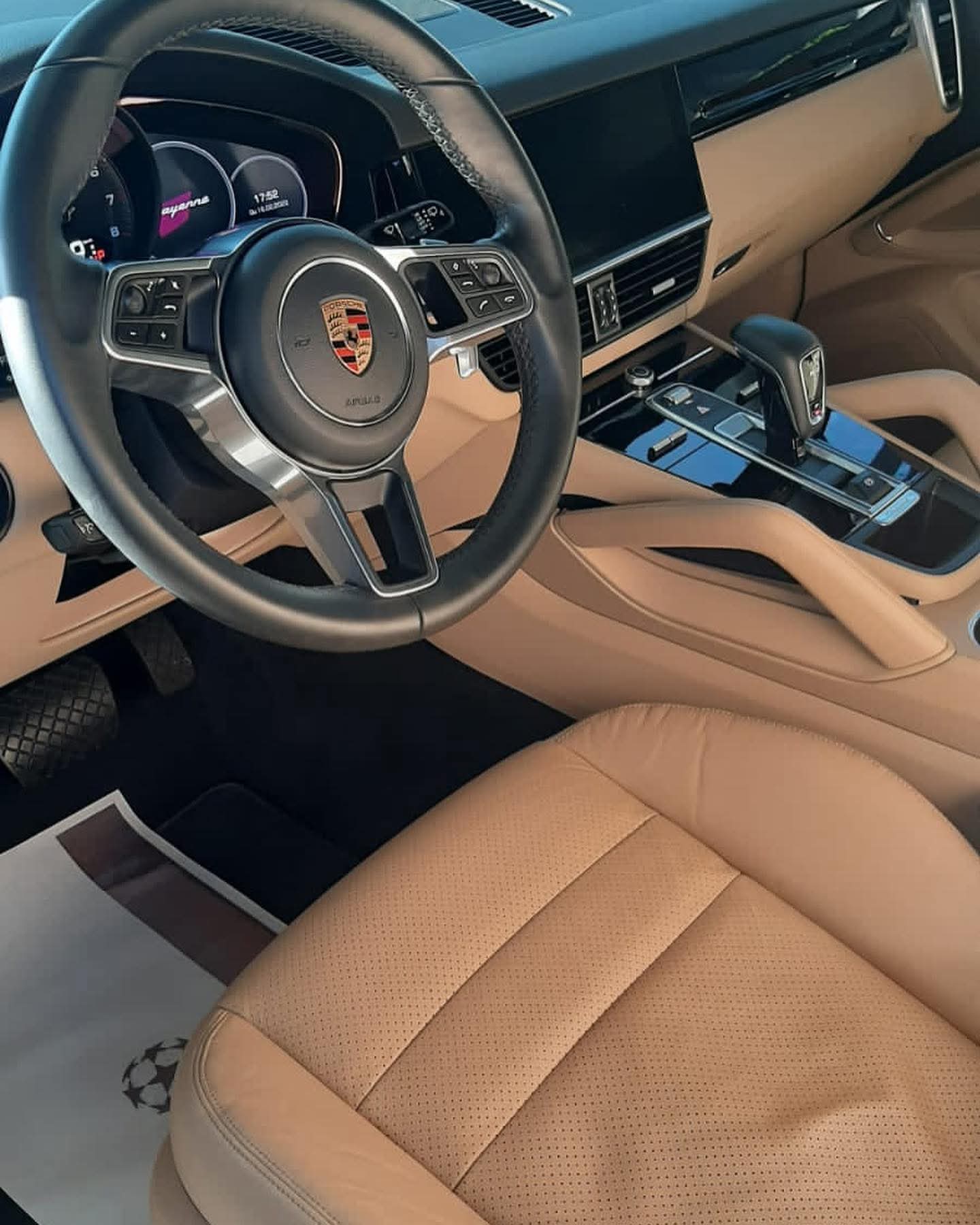 Porsche Cayenne após polimento — vista lateral traseira
